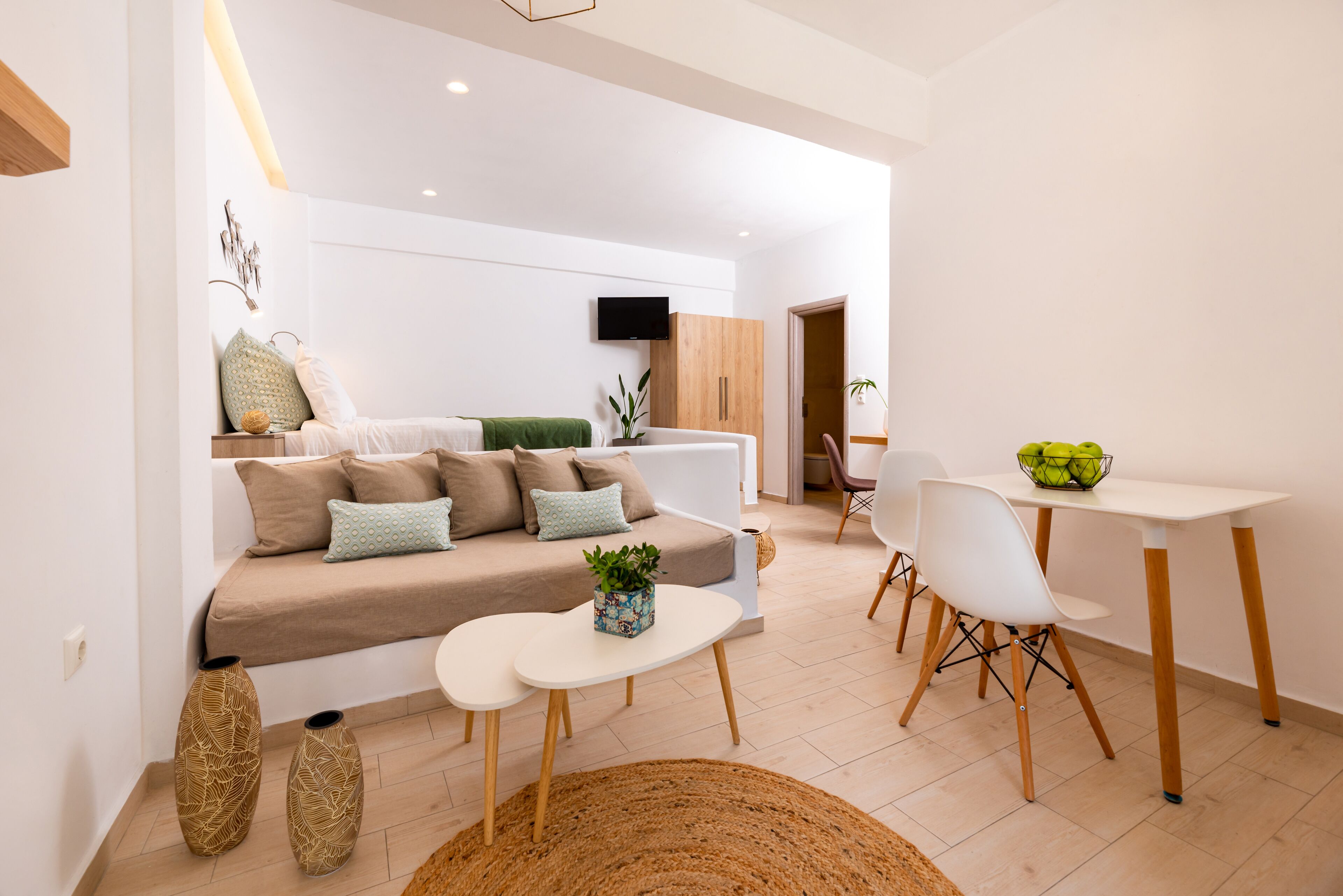 deluxe room | in-room safe, laptop workspace, iron/ironing board, free wifi