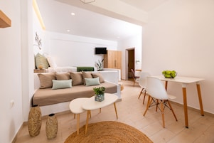 Habitación Deluxe | Caja fuerte y espacio para trabajar con un portátil