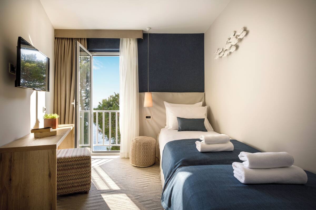 prestige family room with seaside balcony | hypo-allergenic bedding, minibar, in-room safe, desk