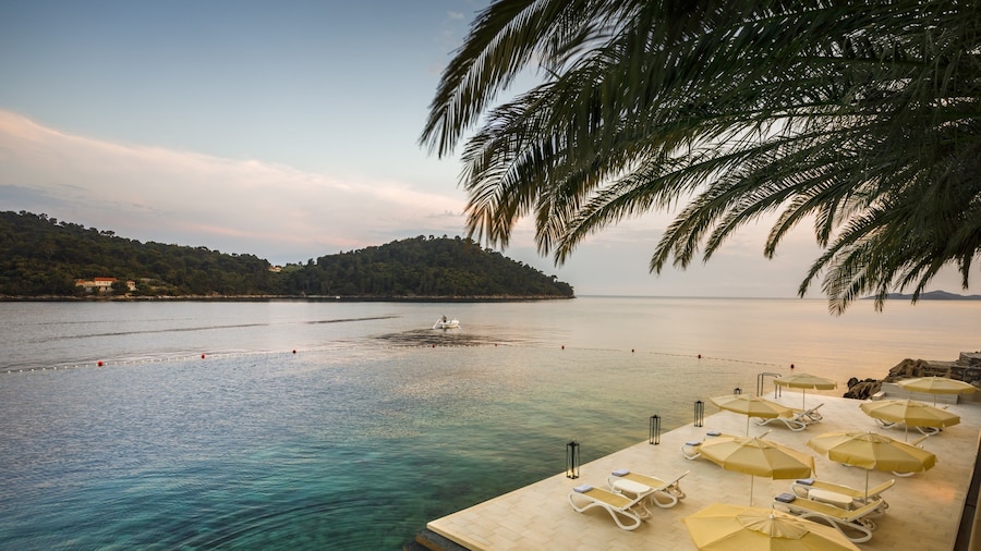 阿米尼斯尤尼克卢梅酒店