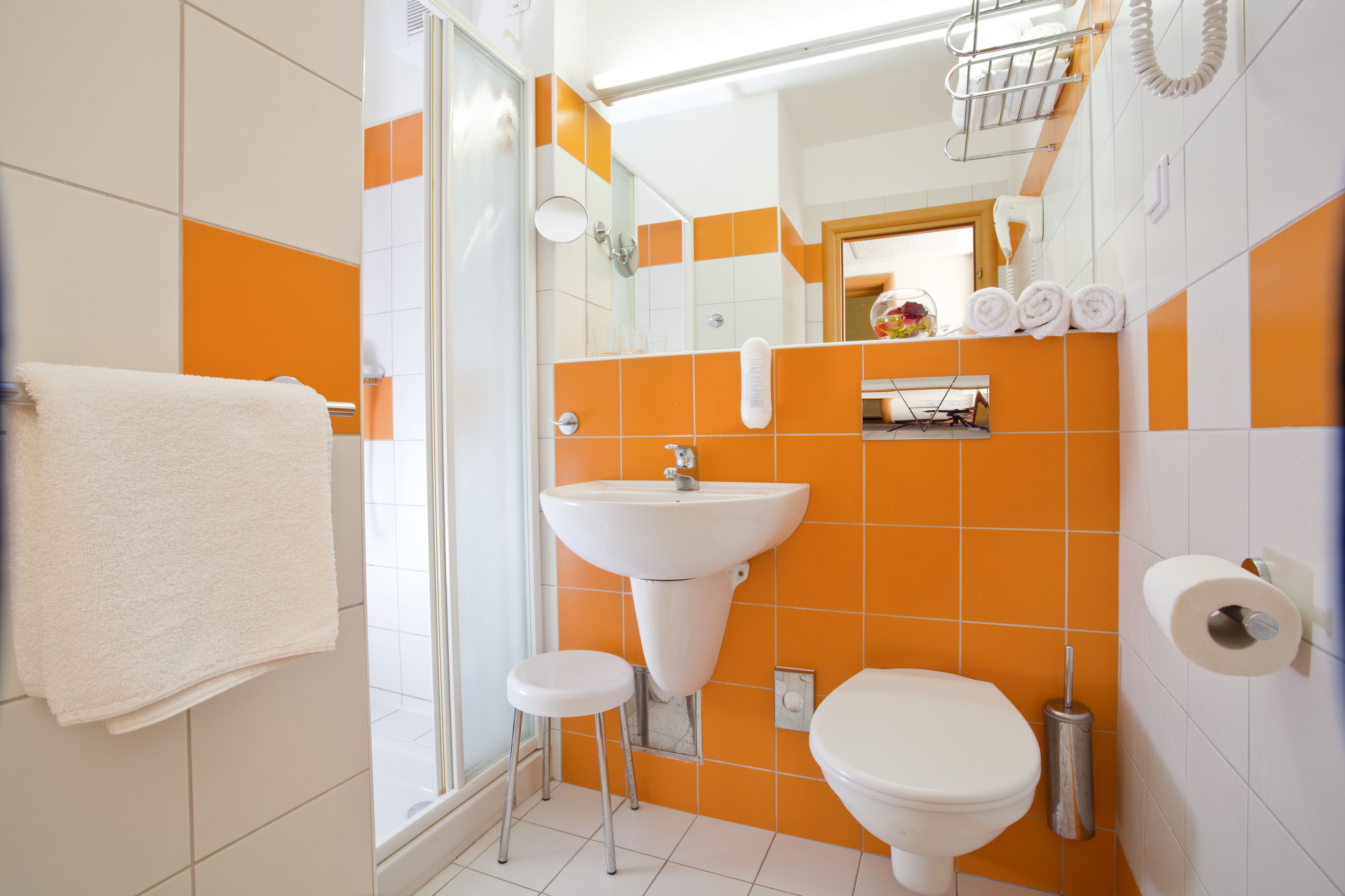 shower, free toiletries, hair dryer, towels