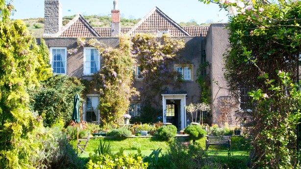 A traditional house with a garden, a front door, and a chimney. - Compton House (Axbridge)