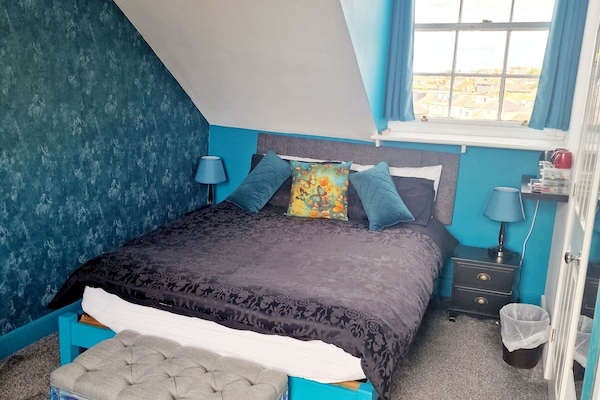 Double Room (Large) | Individually decorated, individually furnished, blackout drapes