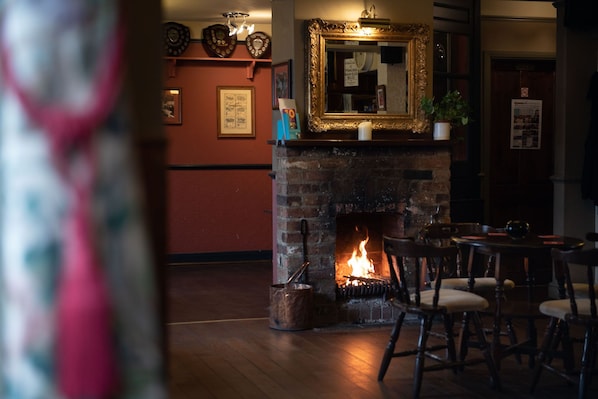 Bar (on property) - The Coach and Horses (Chertsey)