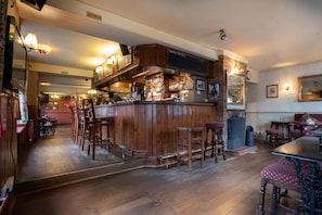 Bar (on property) - The Coach and Horses (Chertsey)