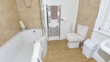 Superior Suite, Ensuite (Family Room 6) | Free WiFi, bed sheets