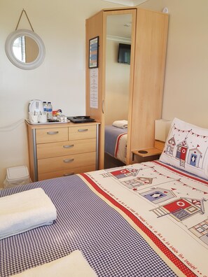 Free WiFi, bed sheets - Ivanhoe Guest House (Bridlington)