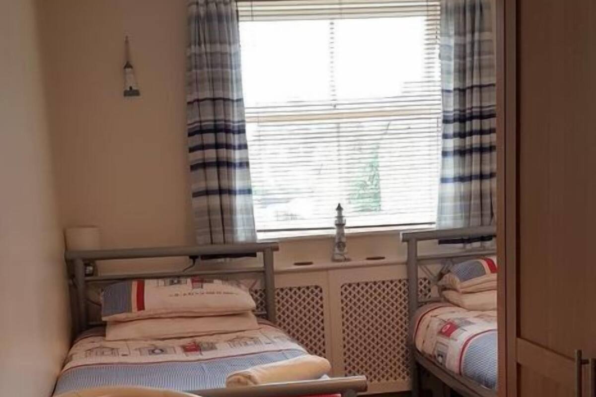 Habitación estándar con 2 camas individuales, baño en la habitación, vista al jardín (Room 3) | Wifi gratis y ropa de cama