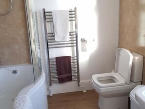 Suite Supérieure, salle de bains attenante (Family Room 6) | Salle de bain