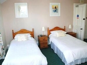 Twin Room, Ensuite | Individually decorated, individually furnished