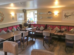 Bar (on property) - The Allanton Inn (Duns)