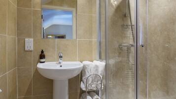 Standard Double or Twin Room | Bathroom | Shower, hair dryer, towels