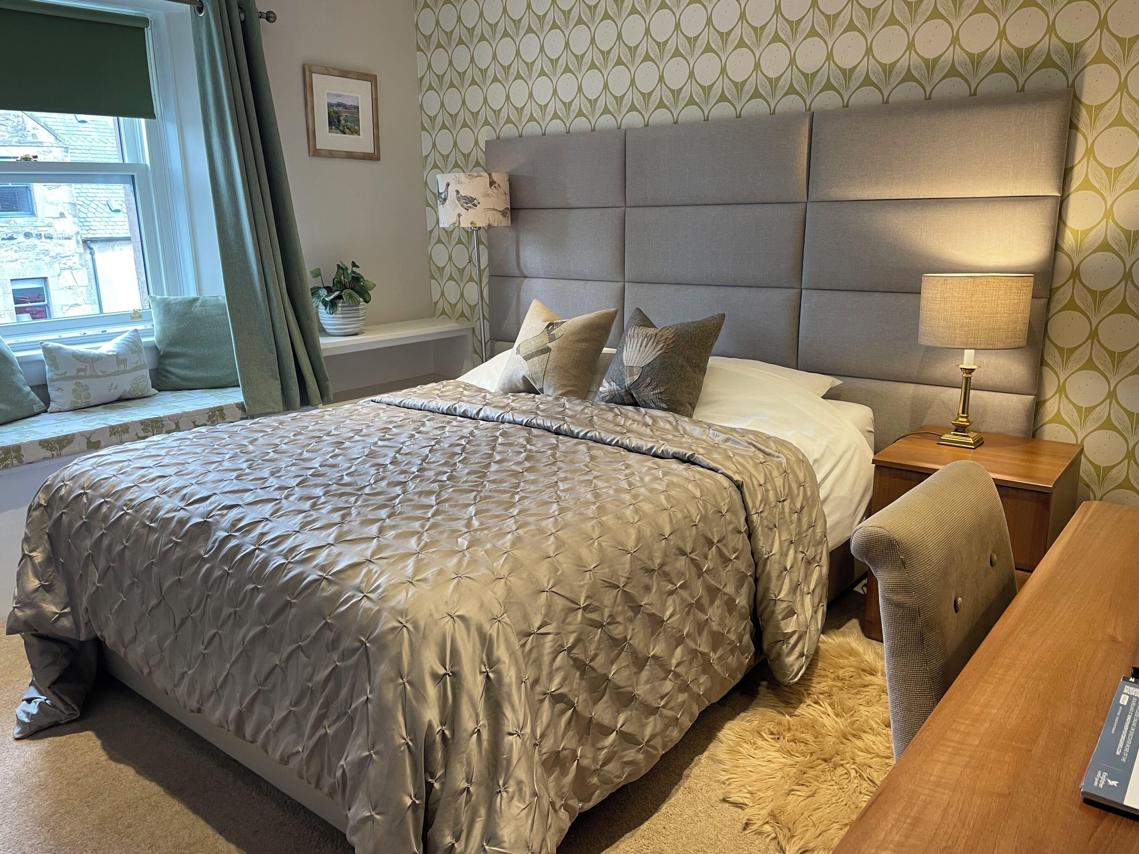 Standard Room, 1 King Bed | Desk, iron/ironing board, free WiFi