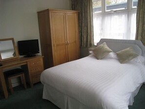 Hypo-allergenic bedding, desk, iron/ironing board, rollaway beds - Silverwood Lodge Guest House (Cambridge)