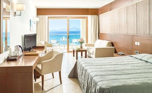 Hypo-allergenic bedding, memory foam beds, in-room safe, desk - Blue Lagoon Village (Kos)