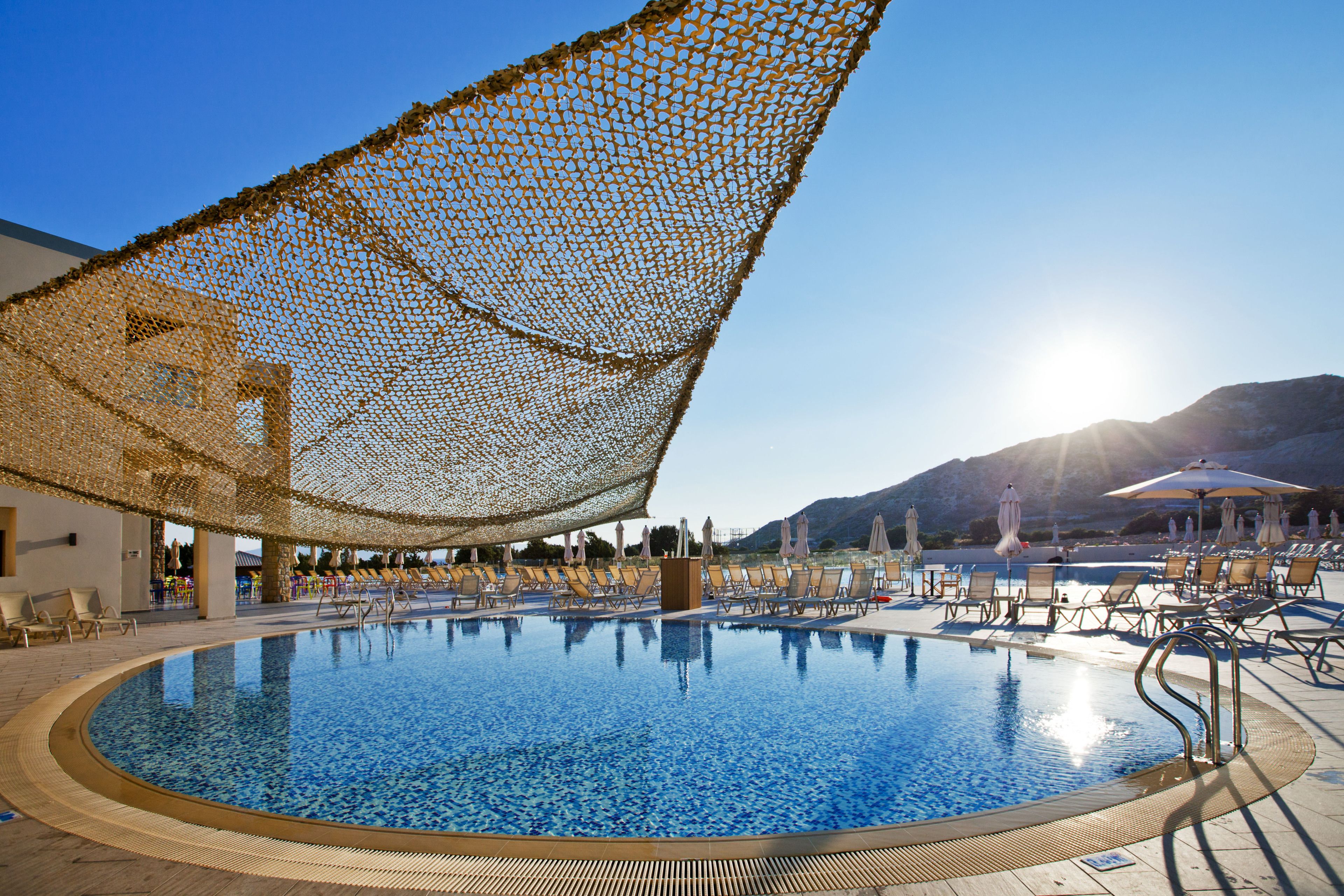 من حمّامات السباحة المغطاة، 4 من حمّامات السباحة الخارجية