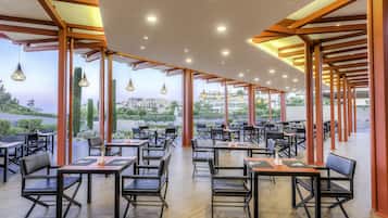 8 restaurants, lunch, dinner served; Japanese cuisine