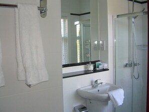 Double Room, Ensuite (Four Poster) | Bathroom