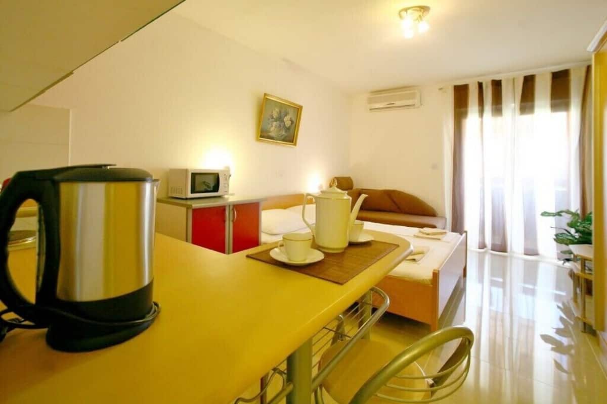 Iron/ironing board, free WiFi, individually decorated