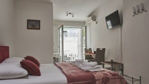 Tabla de planchar con plancha, wifi gratis y decoración personalizada 