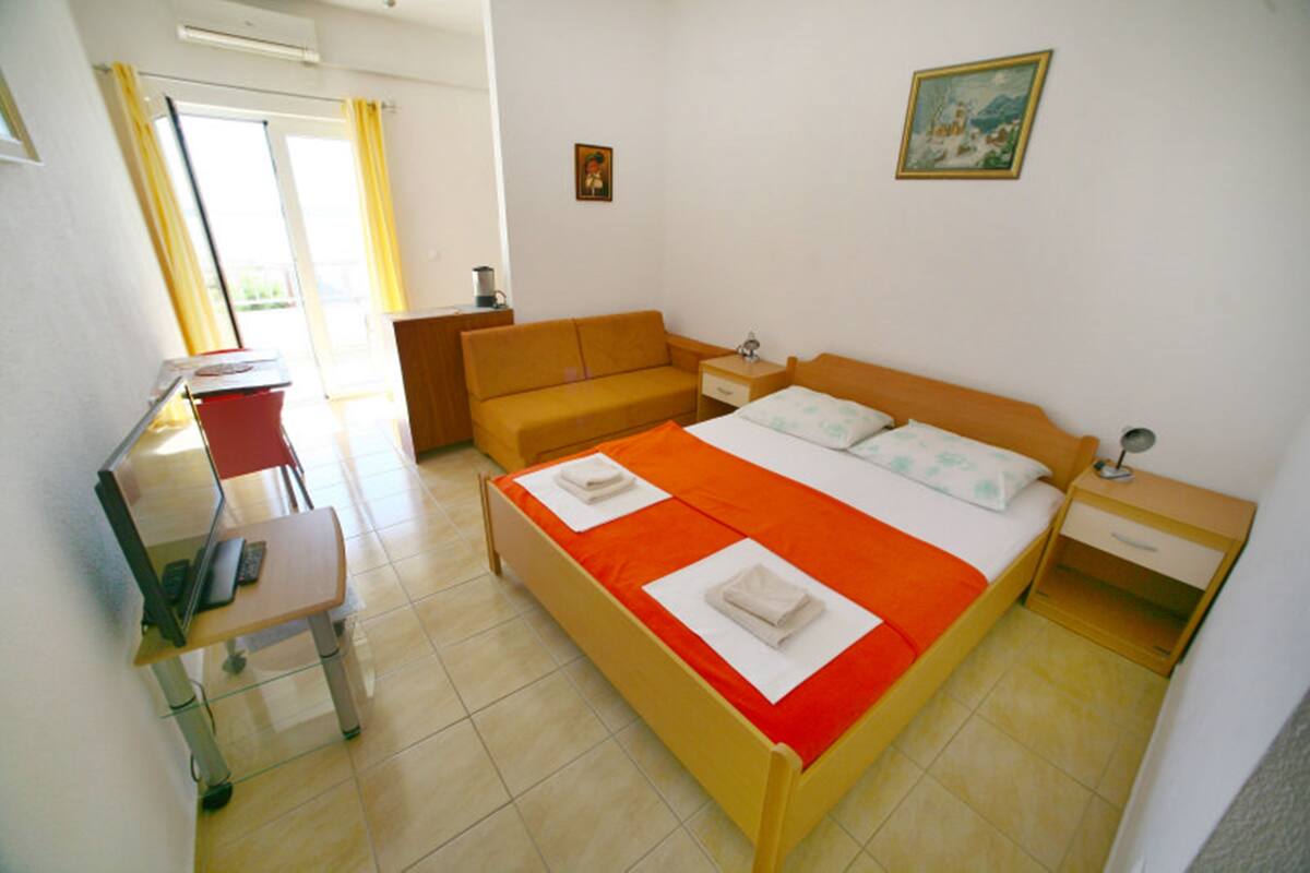Studio B2, Sea View
