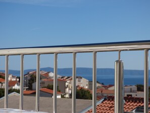 View from room - Apartments RUZA (Baska Voda)