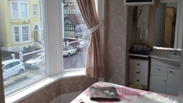 Free WiFi, bed sheets