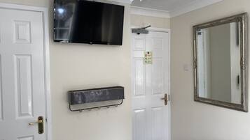 Twin Room | Free WiFi, bed sheets