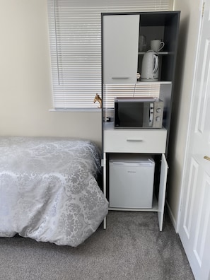 Habitación con 2 camas individuales | Wifi gratis y ropa de cama