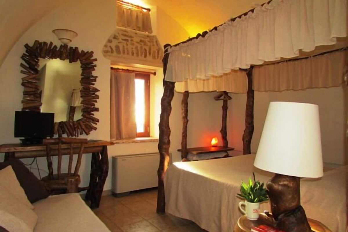 superior double room | down duvets, minibar, desk, soundproofing