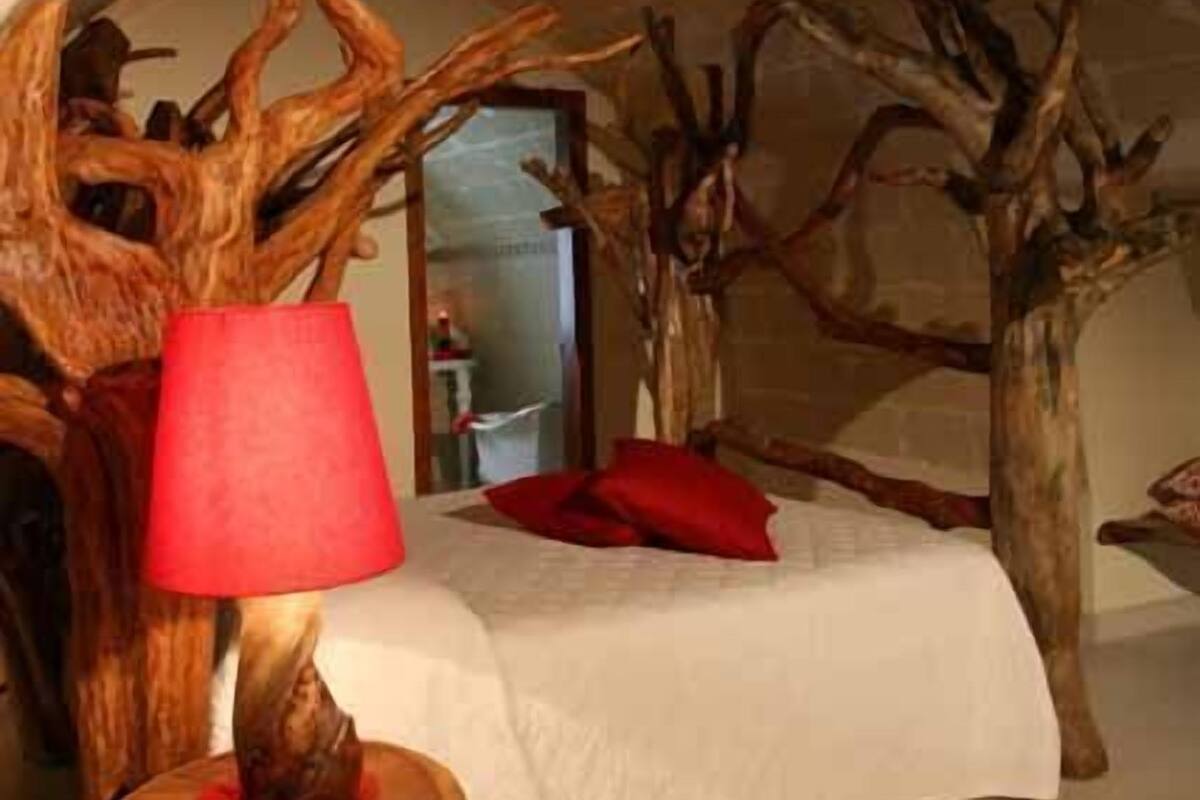 Suite | Down duvets, minibar, desk, soundproofing