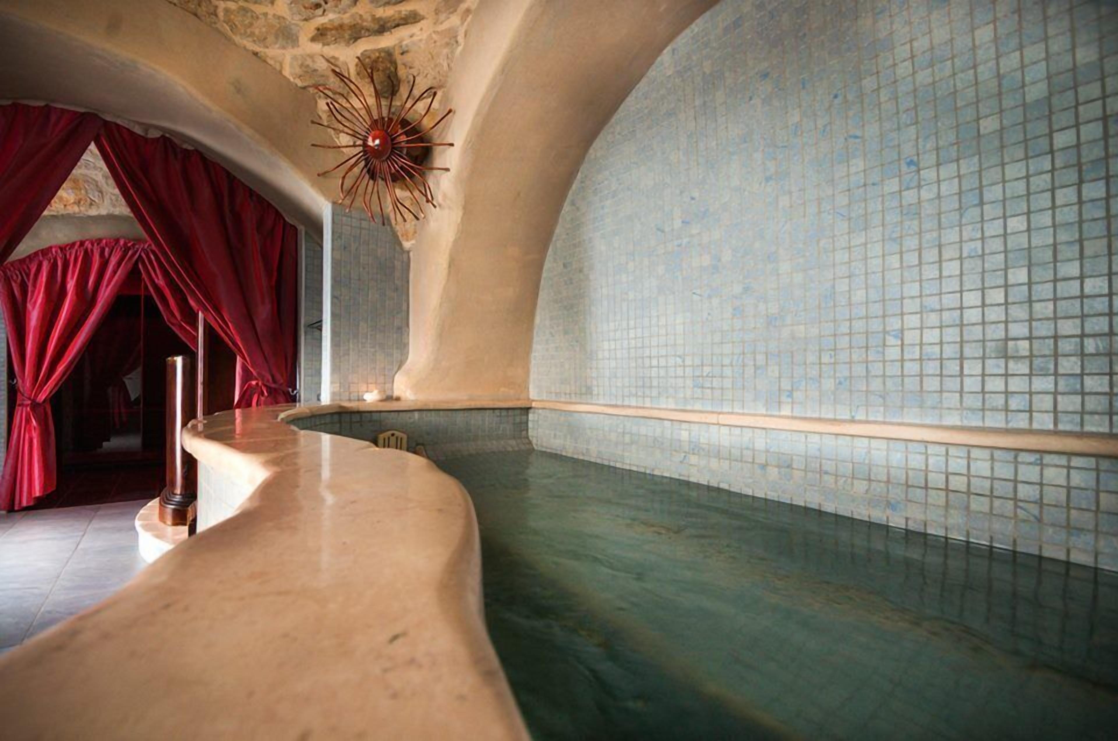 couples treatment room(s), hot tub, turkish bath/hammam, body treatments