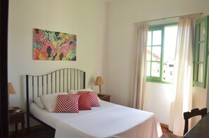 Premium bedding, pillowtop beds, minibar, in-room safe - Pousada do Baluarte (Salvador)