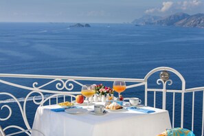 Desayuno buffet incluido todos los días