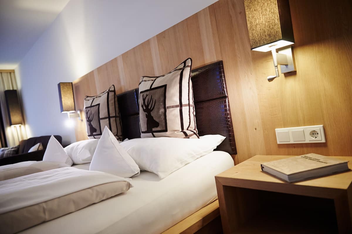 Junior Suite | 1 bedroom, hypo-allergenic bedding, minibar, in-room safe