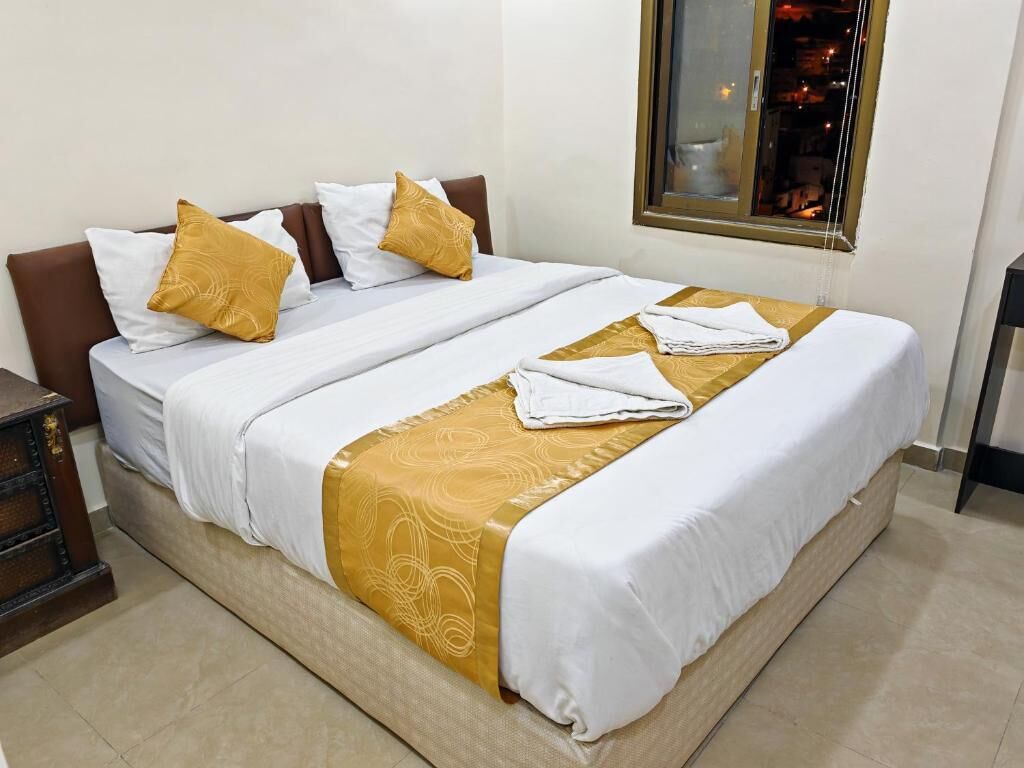 1 bedroom, Egyptian cotton sheets, pillowtop beds, in-room safe