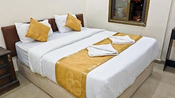 1 bedroom, Egyptian cotton sheets, pillowtop beds, in-room safe