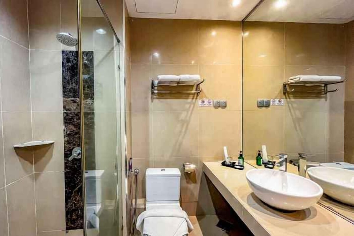 Bathroom | Shower, rainfall showerhead, free toiletries, hair dryer
