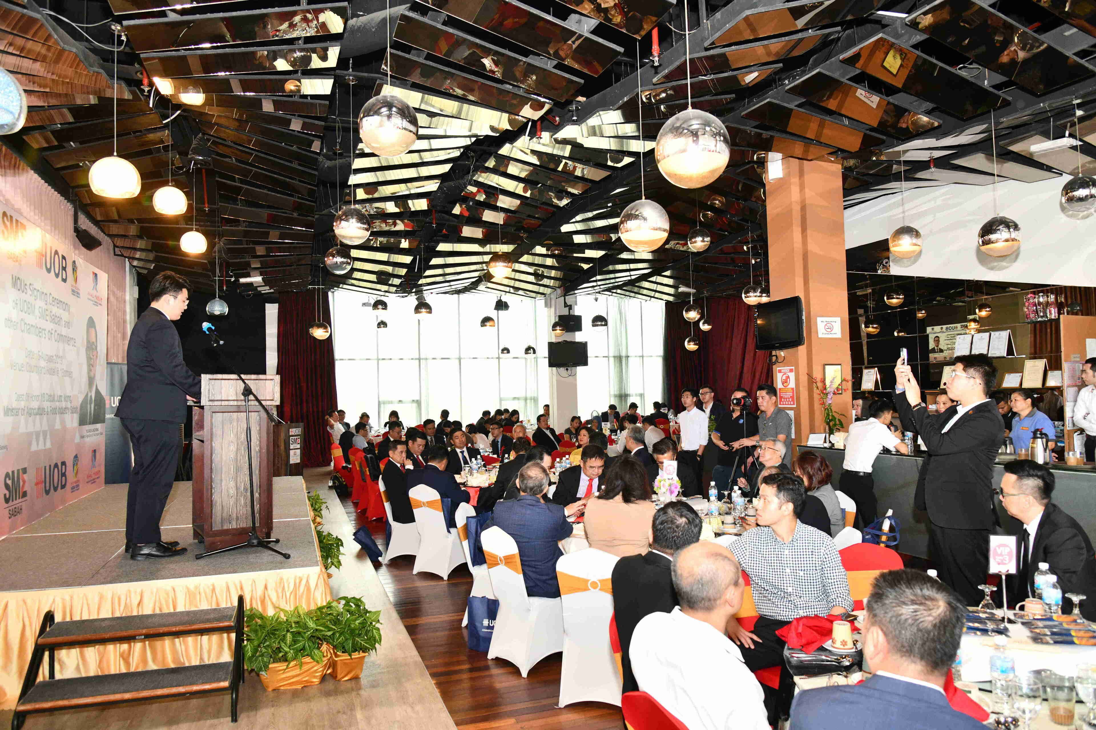 Foto - Courtyard Hotel 1Borneo