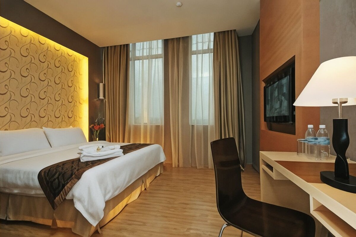 Select Comfort beds, in-room safe, desk, blackout drapes