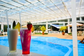Bar à beira da piscina