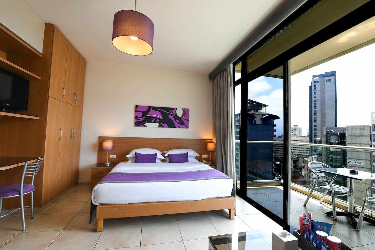 Pillowtop-bedden, een minibar, een kluis op de kamer, een bureau