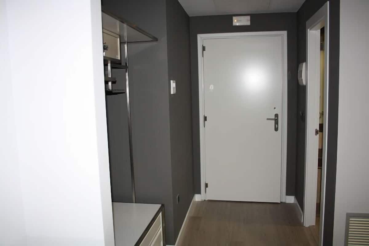 Minibar, coffres-forts dans les chambres, bureau, Wi-Fi gratuit