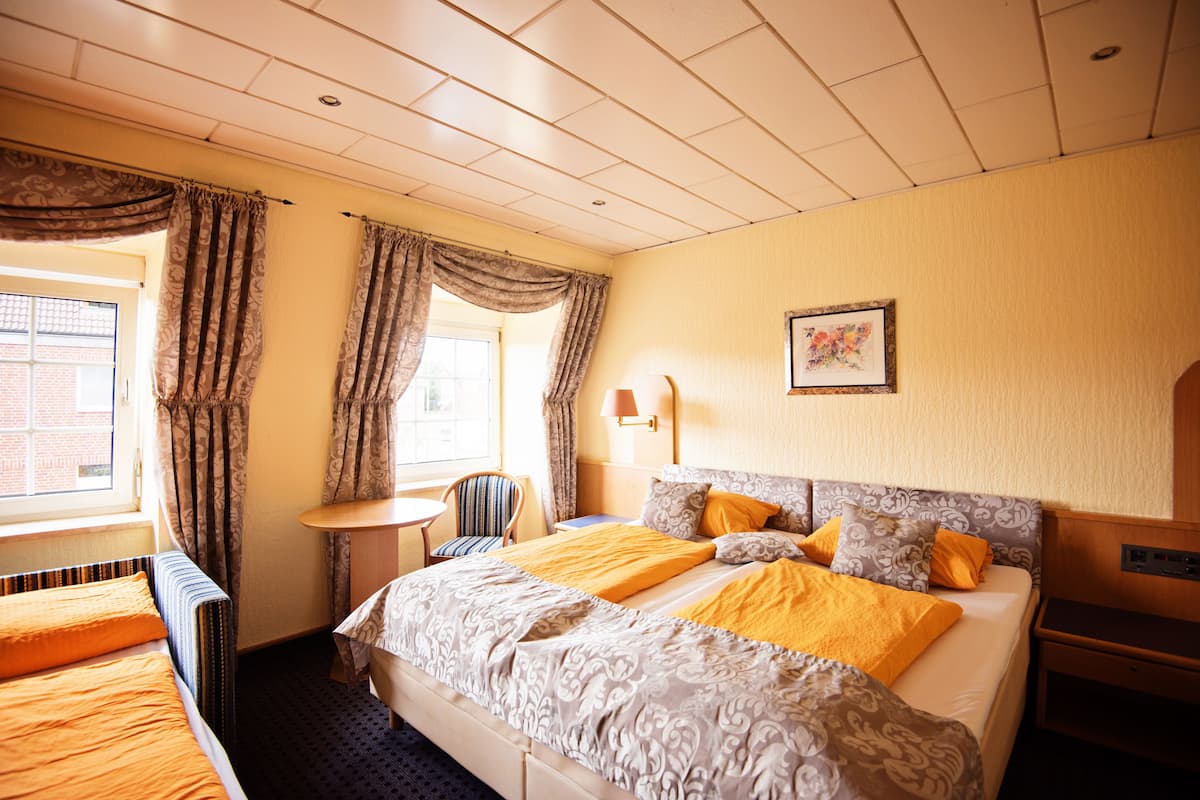 Een minibar, een bureau, babybedden, gratis wifi