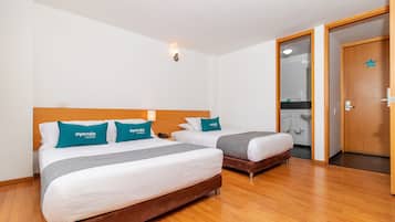 Superior-Dreibettzimmer | Allergikerbettwaren, Minibar, Zimmersafe, Schreibtisch