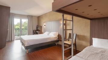Quadruple Room, Non Smoking | Desk, soundproofing, iron/ironing board, free WiFi