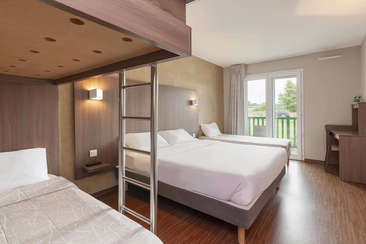 family room, non smoking | 1 bedroom, desk, soundproofing, iron/ironing board