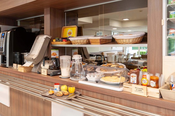 Daily buffet breakfast for a fee