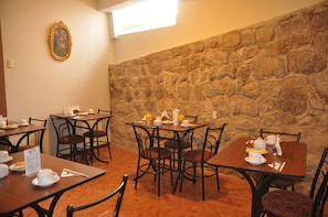 Esmorzar diari continental gratuït