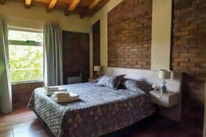 Comfort Apartment, 1 King Bed | Premium bedding, down comforters, Tempur-Pedic beds, in-room safe - El Encuentro Posada Boutique (Chacras de Coria)